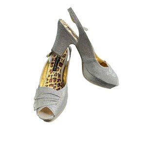 But Another Innocent Tale Sparkly Silver NWOT Platform Heels Size 8 Glitter